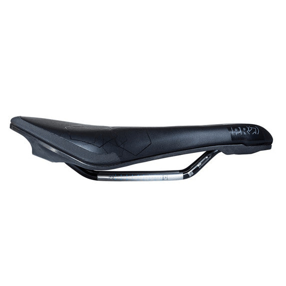 PRSA0320-1_Stealth_Offroad_Saddle_Black_02.jpg.thumb.572.572